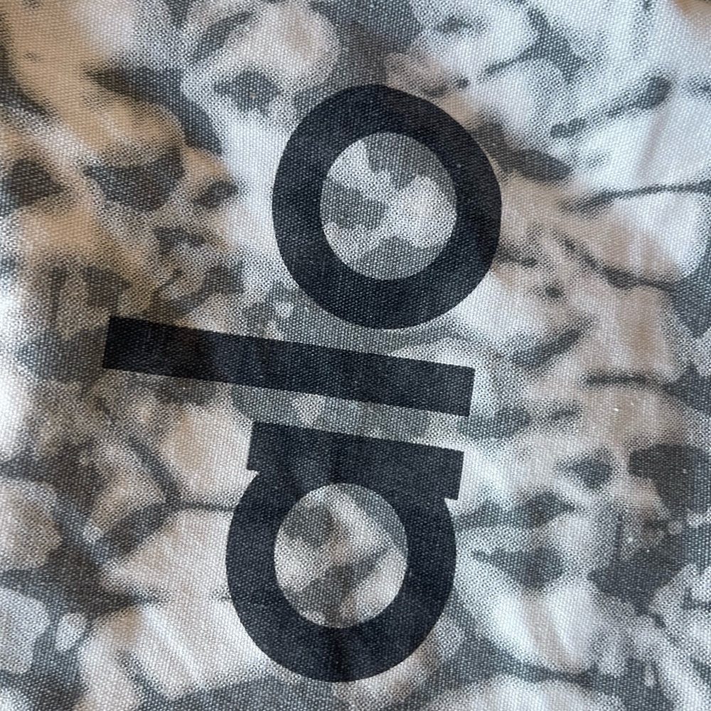 ALO Yoga Black and White Tie-Dye Tote Bag - Picture 5 of 9